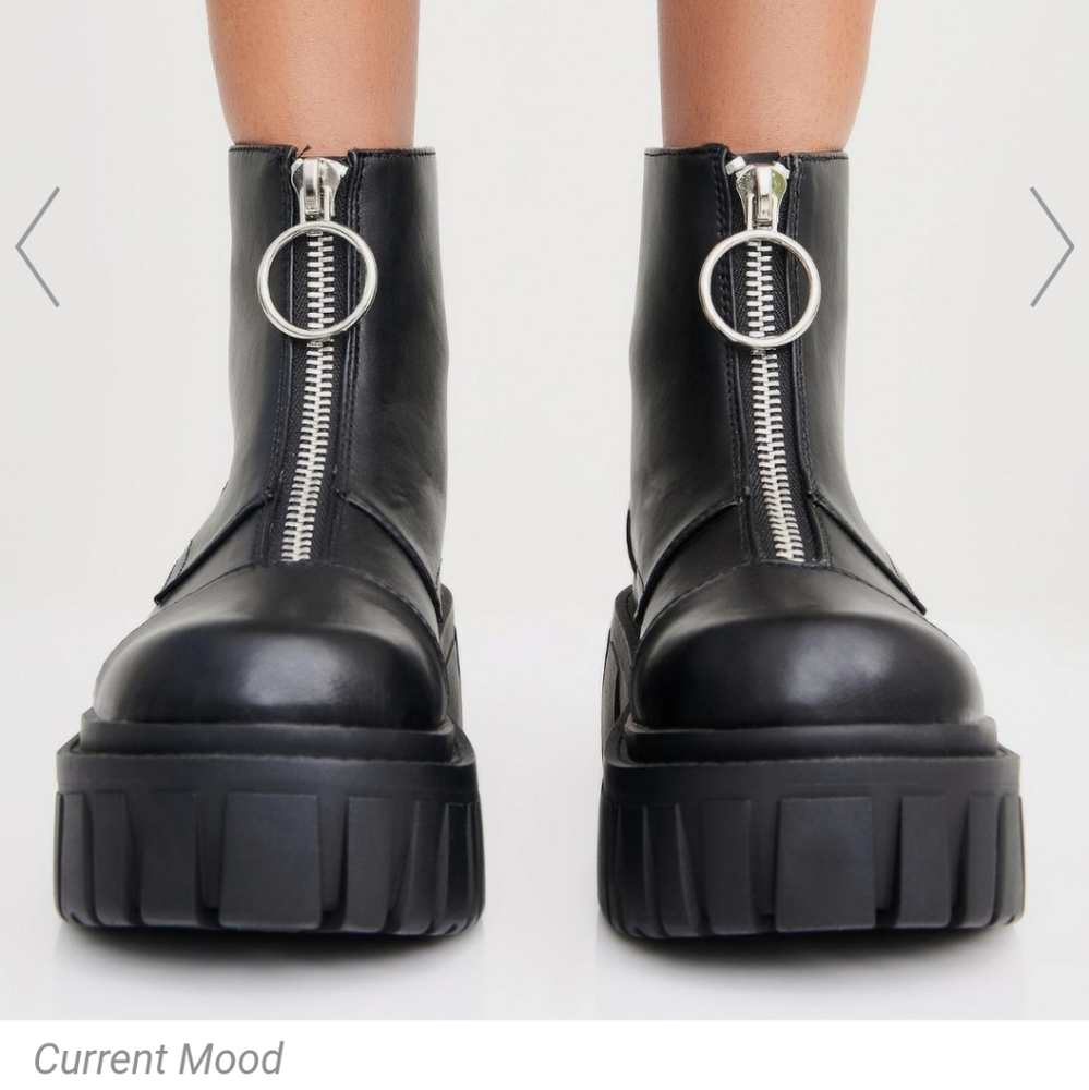 Platform boots ,very comforta .front cool zipper.